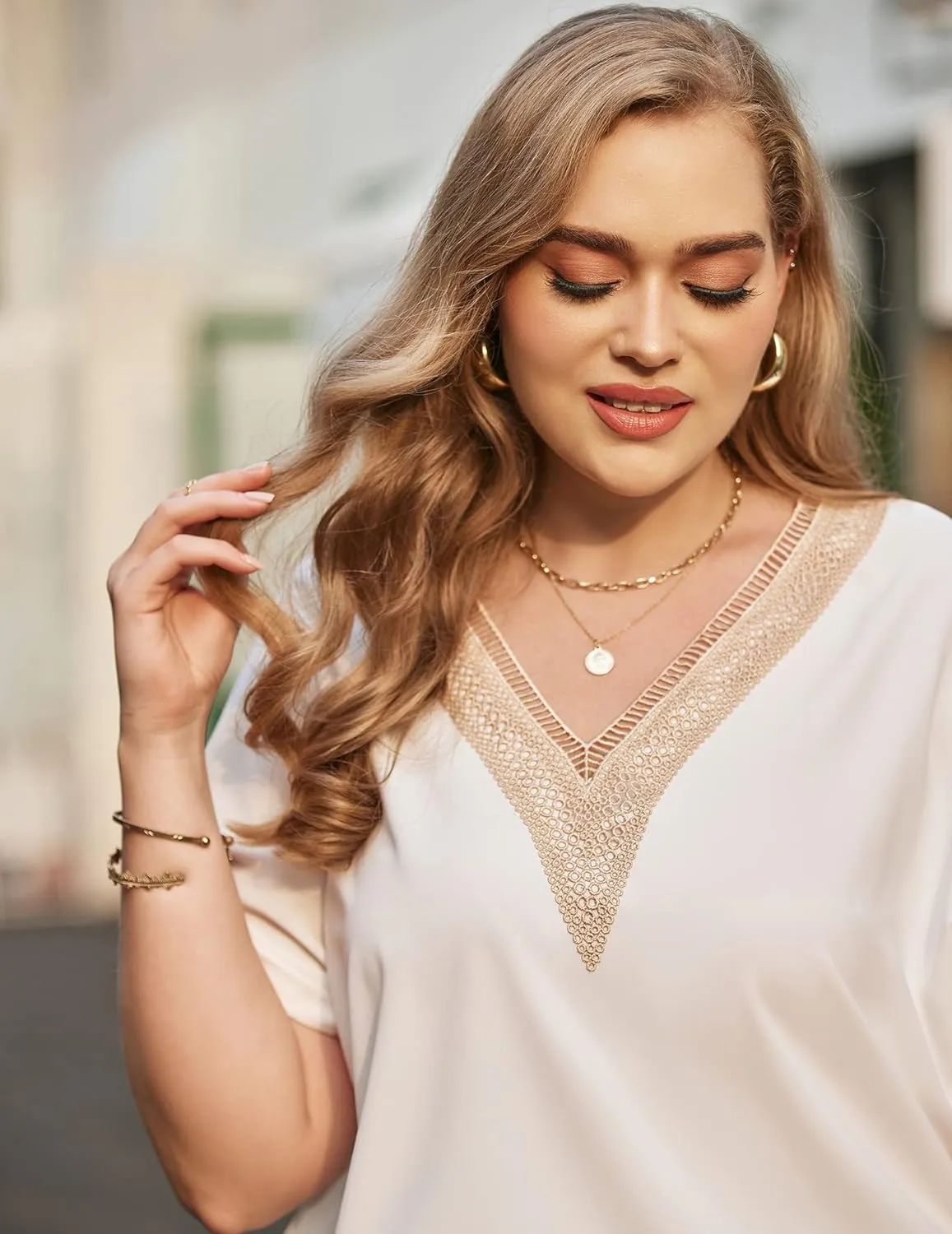 IN'VOLAND Women's Plus Size V Neck Shirts Short Sleeve Lace Blouse Casual Loose Fitting T-Shirt Trendy Summer Basic Tops